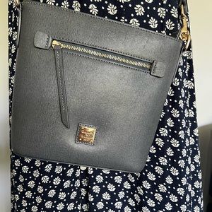 EUC Dooney & Bourke Saffiano Small Zip Crossbody in Charcoal Grey